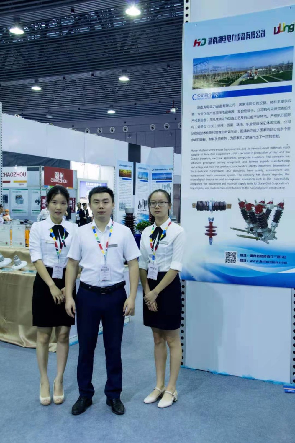 2017年瓷博展現(xiàn)場(chǎng)1