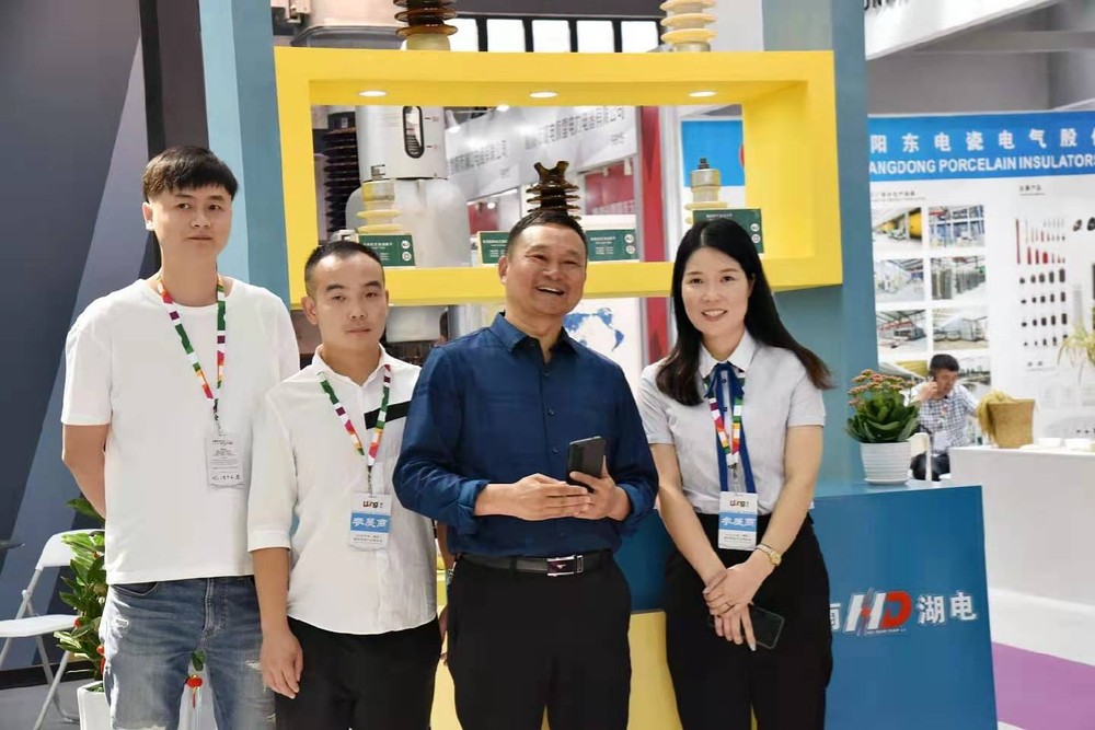 2019年瓷博展現(xiàn)場(chǎng)1